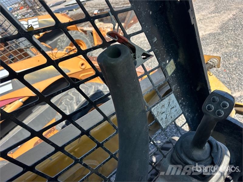 CAT 249D لوادر انزلاقية التوجيه