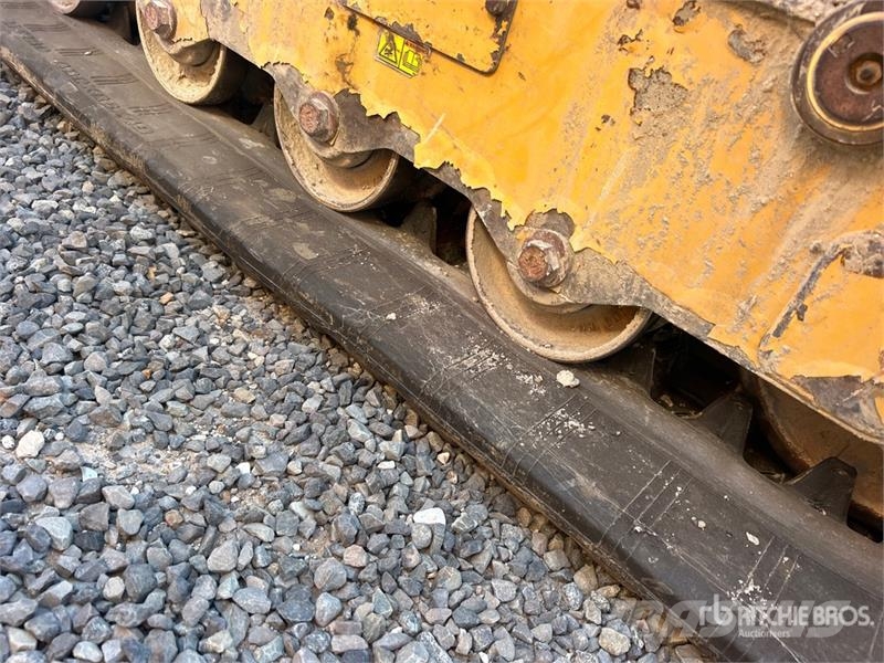 CAT 249D لوادر انزلاقية التوجيه