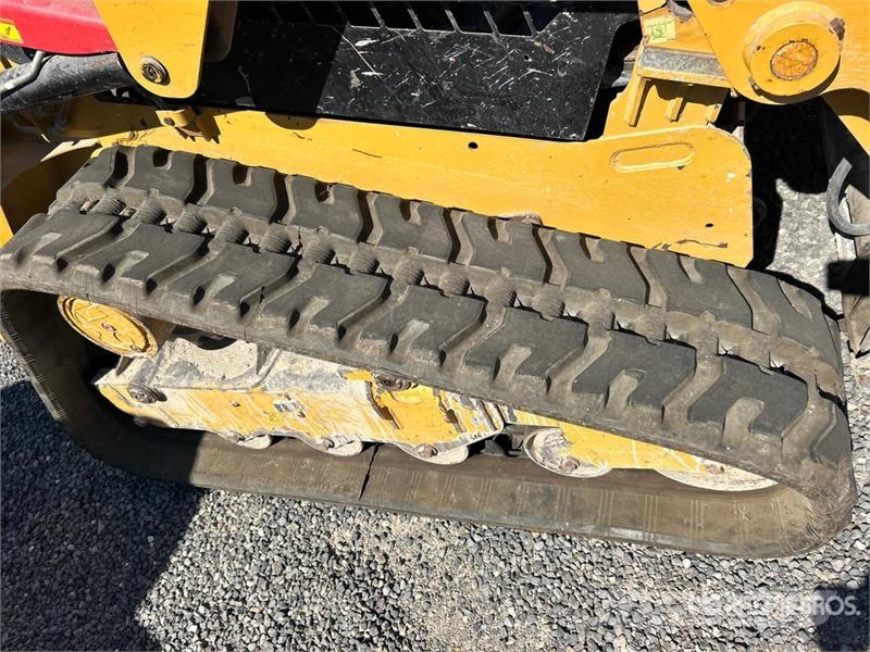 CAT 249D لوادر انزلاقية التوجيه