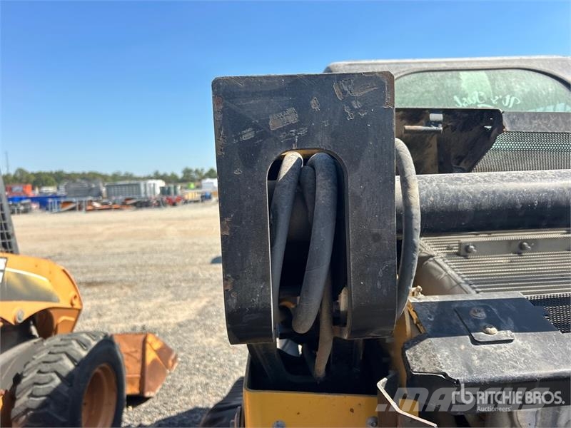 CAT 249D لوادر انزلاقية التوجيه