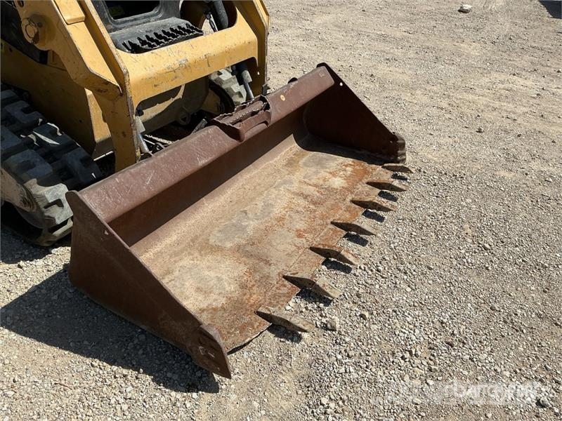 CAT 249D Skid steer mini nakladalci
