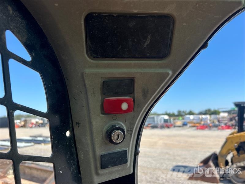 CAT 249D لوادر انزلاقية التوجيه