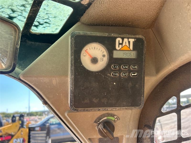 CAT 249D لوادر انزلاقية التوجيه