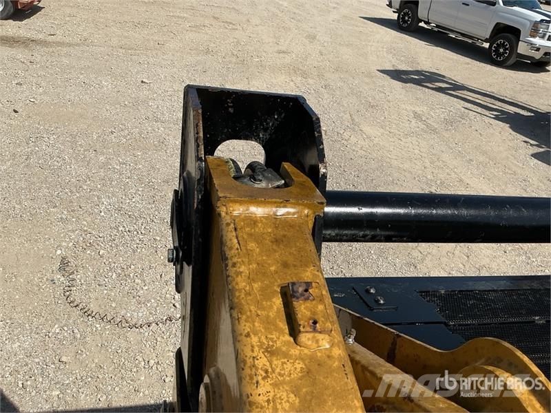 CAT 249D Skid steer mini nakladalci