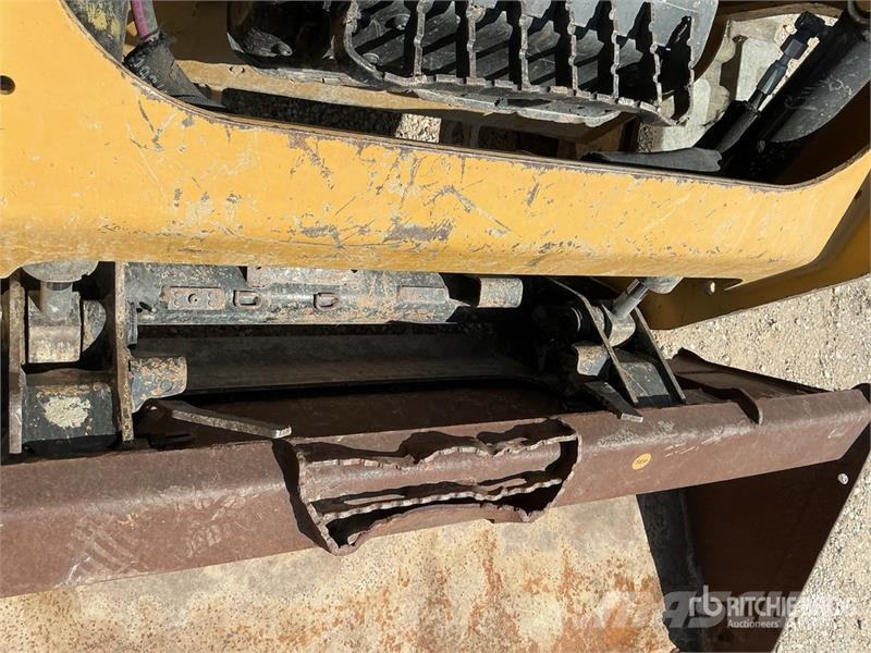 CAT 249D Skid steer mini nakladalci