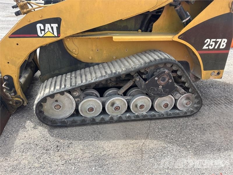 CAT 257B Compact Track Loader Skid steer mini nakladalci