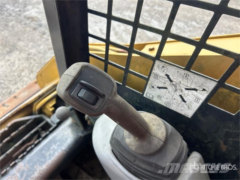 CAT 257B Compact Track Loader Skid steer mini nakladalci