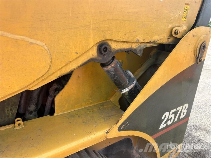 CAT 257B Compact Track Loader Skid steer mini nakladalci