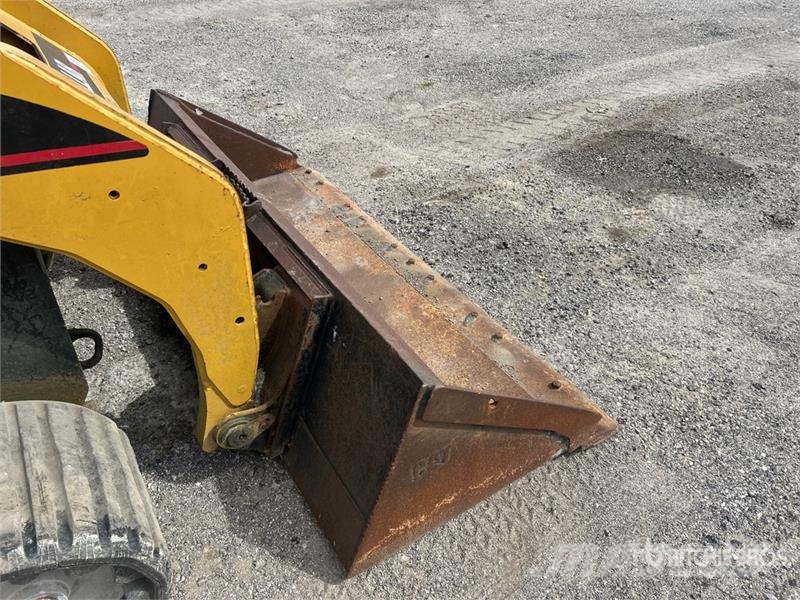 CAT 257B Compact Track Loader Skid steer mini nakladalci
