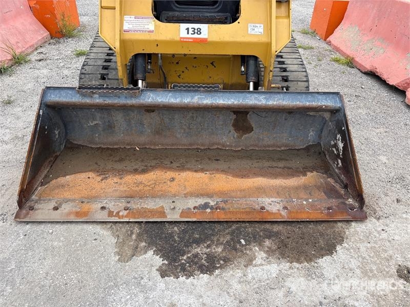 CAT 259D3 Two-Speed Compact Track Loader Lietoti riteņu kompaktiekrāvēji