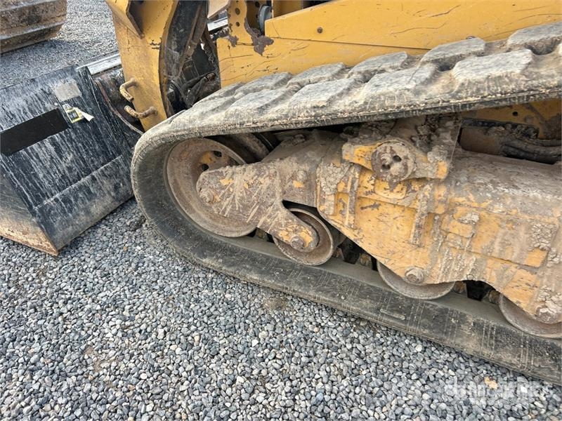 CAT 259D3 Two-Speed Compact Track Loader لوادر انزلاقية التوجيه