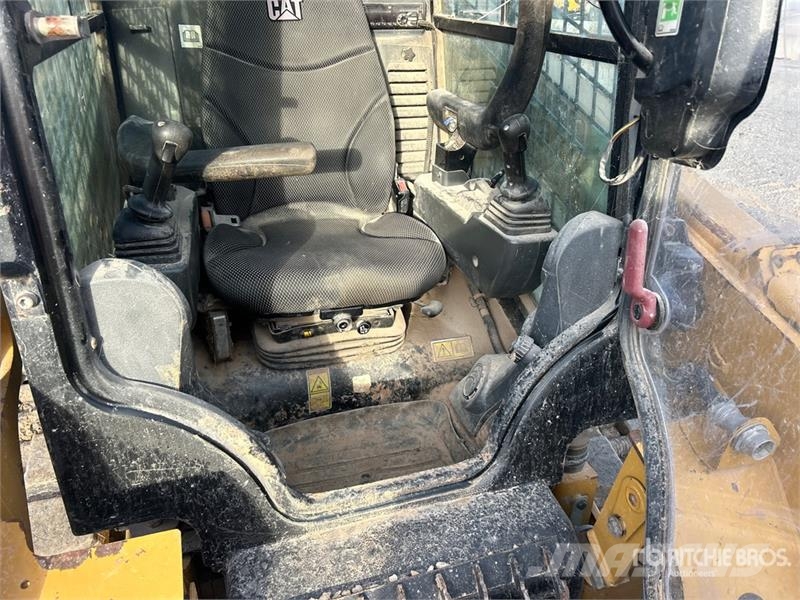 CAT 259D3 Two-Speed Compact Track Loader لوادر انزلاقية التوجيه