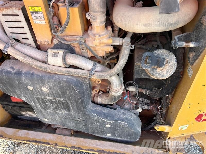 CAT 259D3 Two-Speed Compact Track Loader لوادر انزلاقية التوجيه