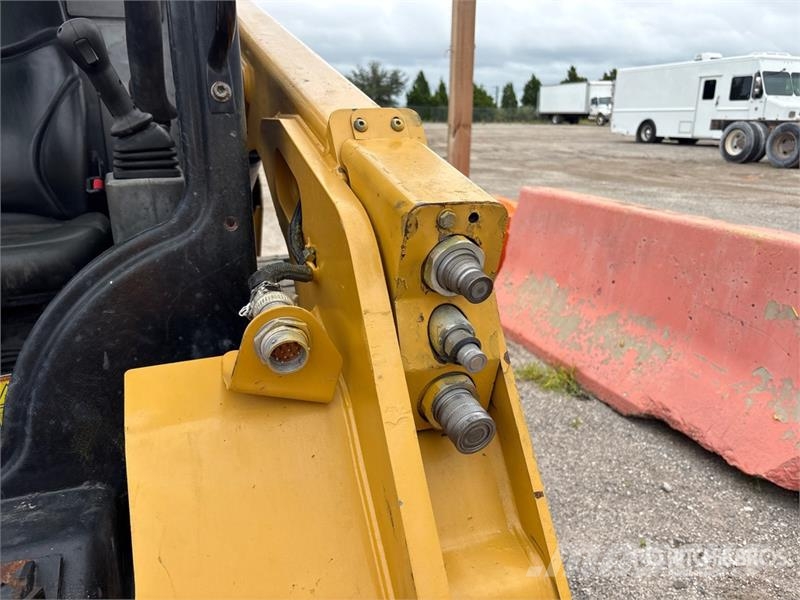 CAT 259D3 Two-Speed Compact Track Loader Lietoti riteņu kompaktiekrāvēji