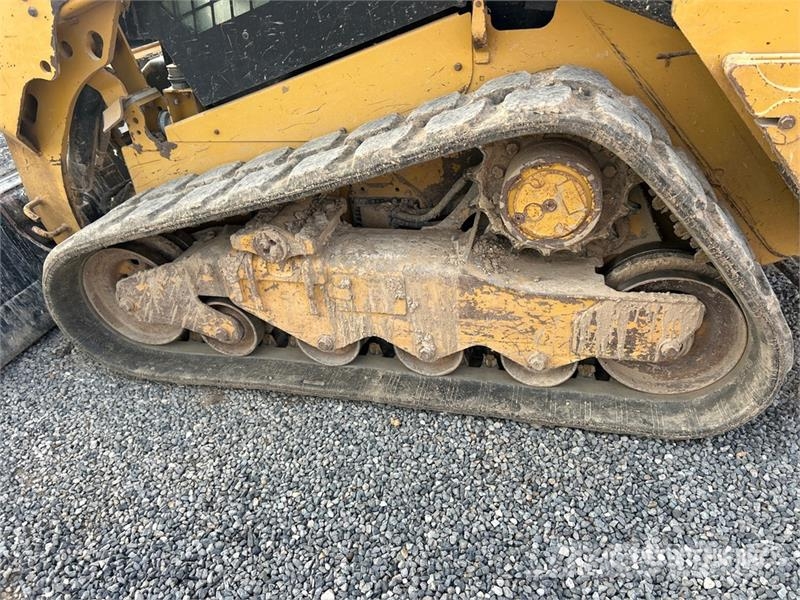 CAT 259D3 Two-Speed Compact Track Loader لوادر انزلاقية التوجيه