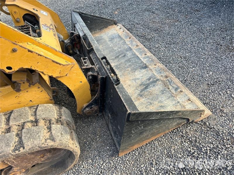 CAT 259D3 Two-Speed Compact Track Loader لوادر انزلاقية التوجيه