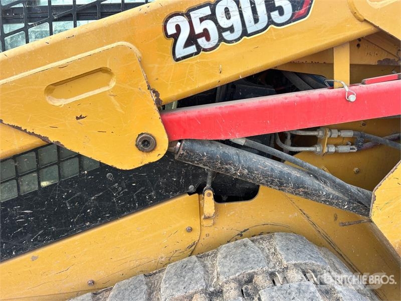 CAT 259D3 Two-Speed Compact Track Loader لوادر انزلاقية التوجيه