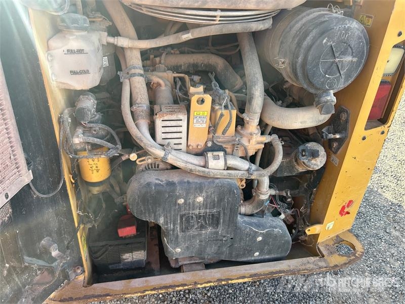 CAT 259D3 Two-Speed Compact Track Loader لوادر انزلاقية التوجيه