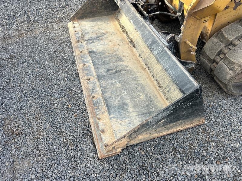 CAT 259D3 Two-Speed Compact Track Loader لوادر انزلاقية التوجيه