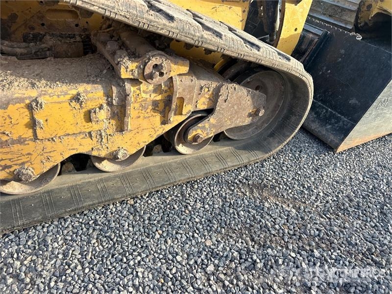 CAT 259D3 Two-Speed Compact Track Loader لوادر انزلاقية التوجيه