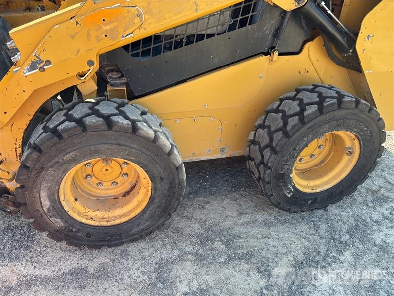 CAT 262D Skid steer loaders