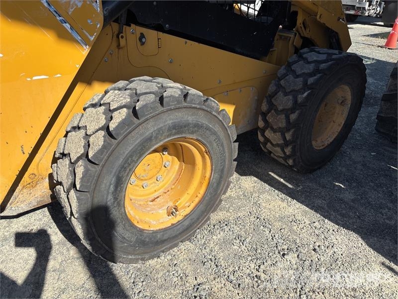 CAT 262D Skid steer loaders