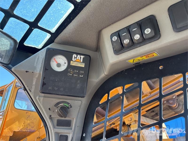 CAT 262D Skid steer loaders