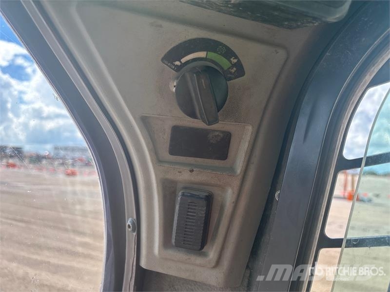 CAT 262D3 Skid Steer Loader Lietoti riteņu kompaktiekrāvēji
