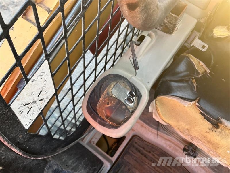 CAT 272C Skid steer mini nakladalci