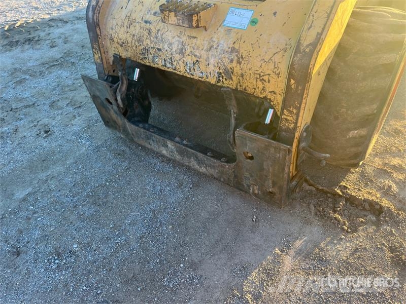 CAT 272C Skid steer mini nakladalci