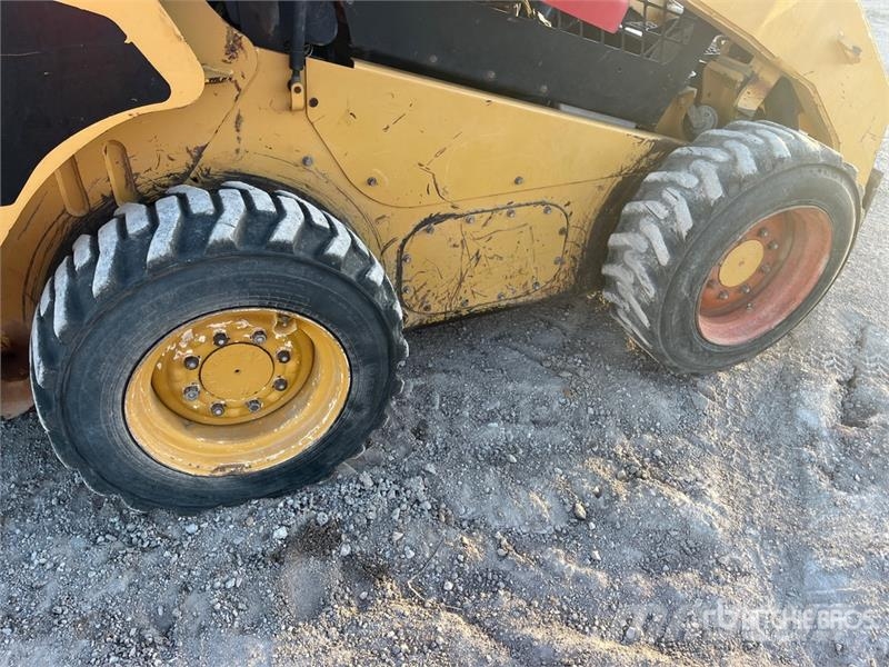 CAT 272C Skid steer mini nakladalci