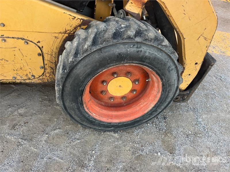 CAT 272C Skid steer mini nakladalci