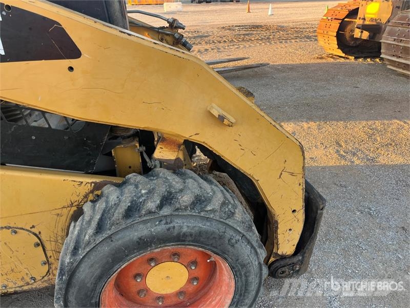 CAT 272C Skid steer mini nakladalci