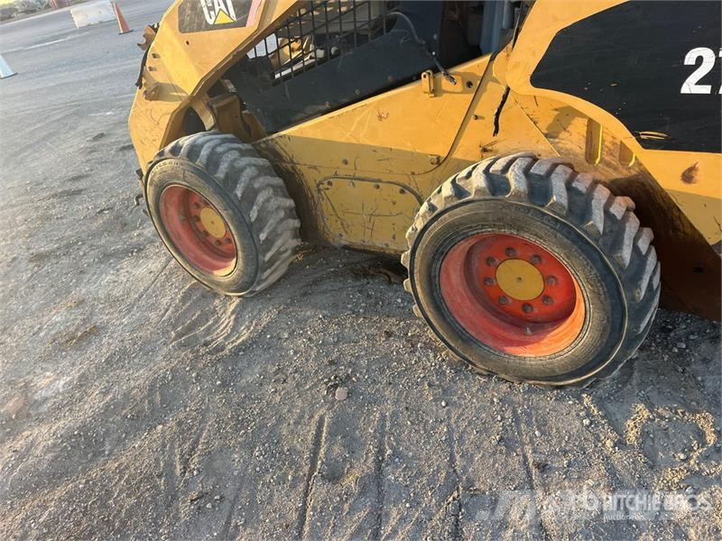 CAT 272C Skid steer mini nakladalci