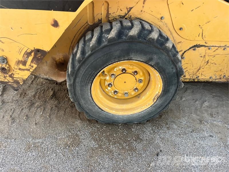 CAT 272C Skid steer mini nakladalci