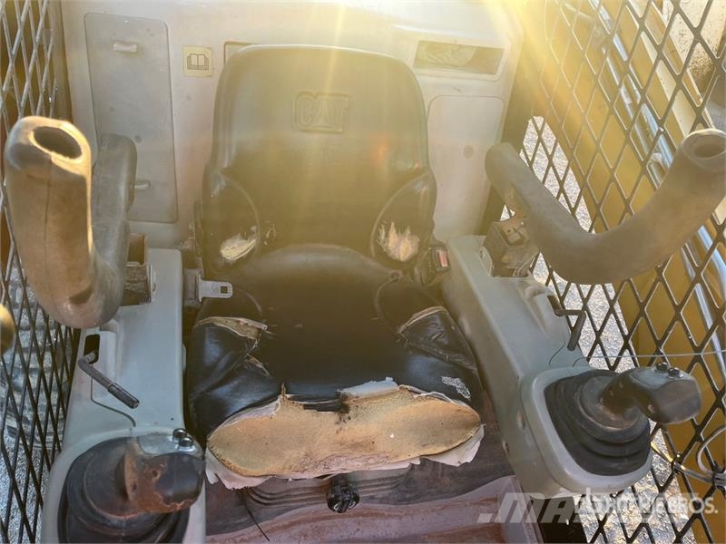 CAT 272C Skid steer mini nakladalci