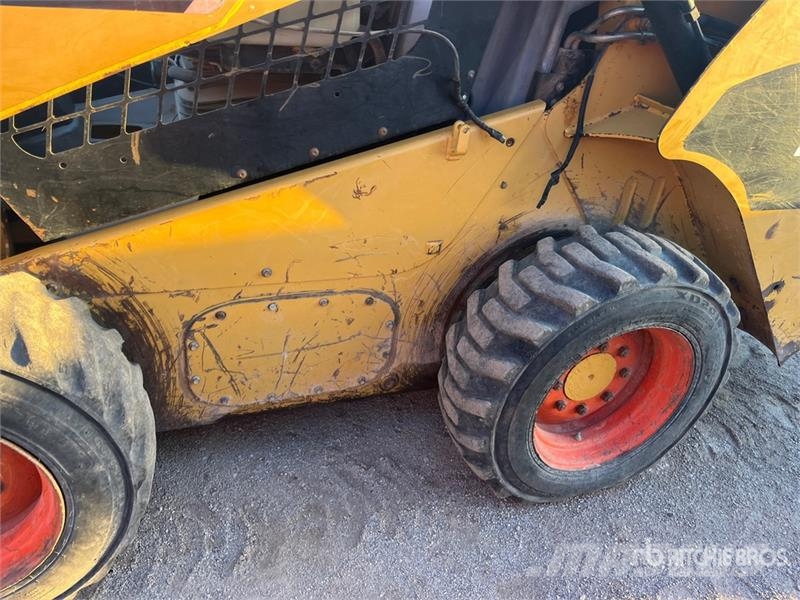 CAT 272C Skid steer mini nakladalci