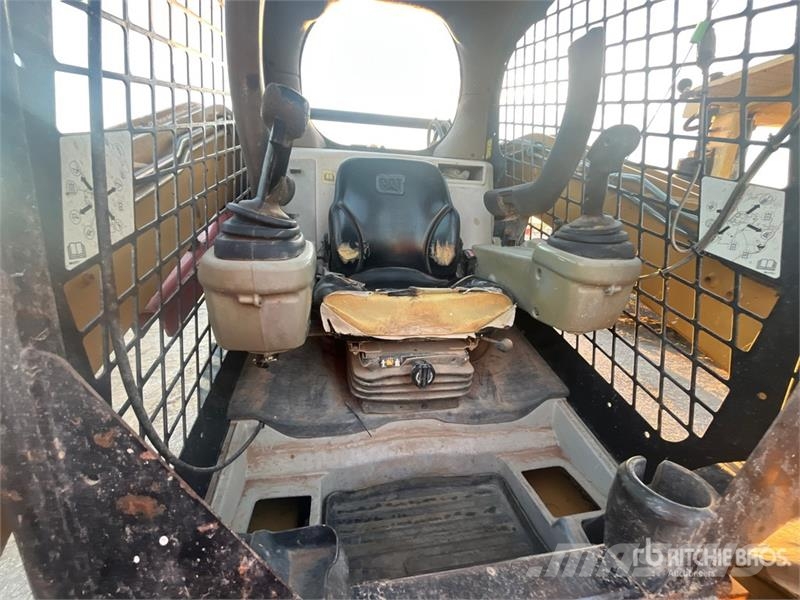CAT 272C Skid steer mini nakladalci