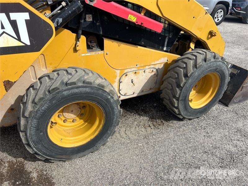 CAT 272D Kompaktlader