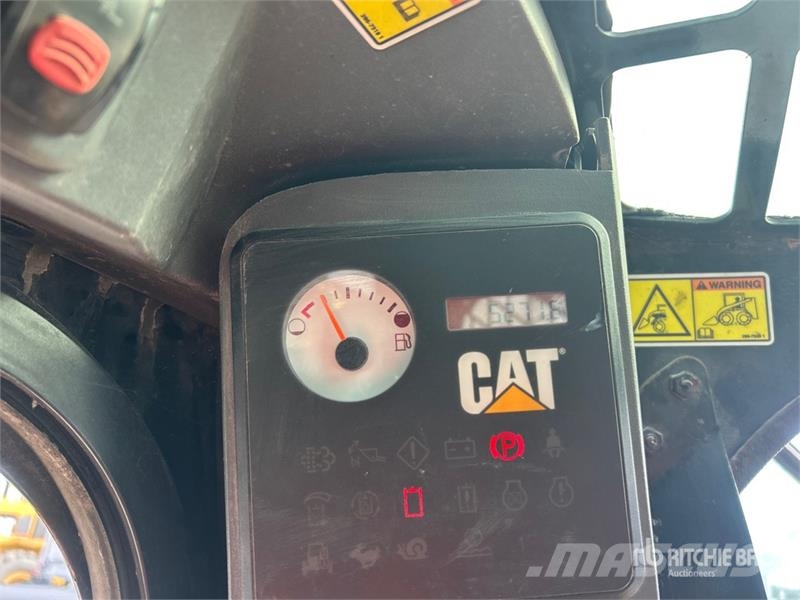 CAT 272D Kompaktlader