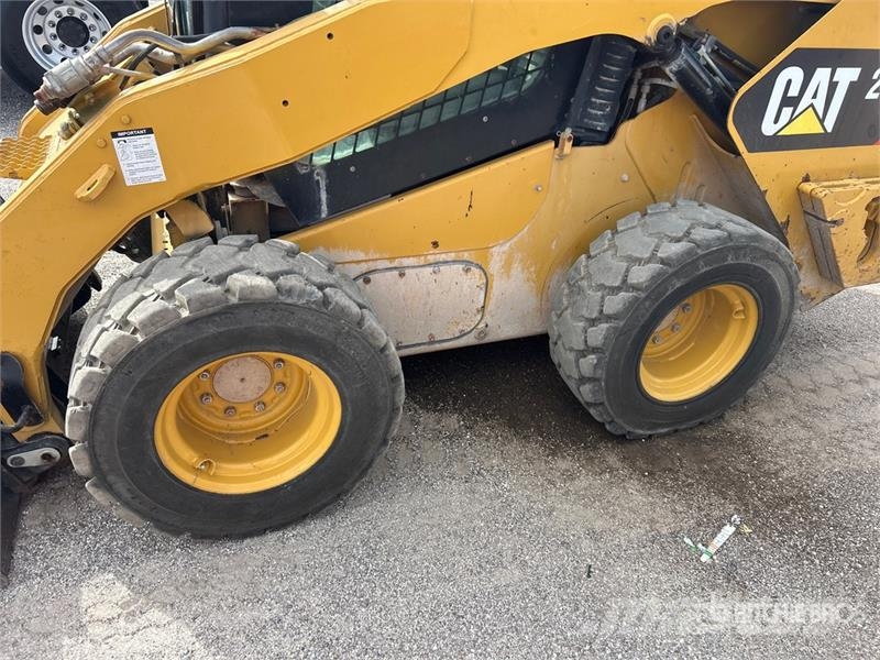 CAT 272D Kompaktlader