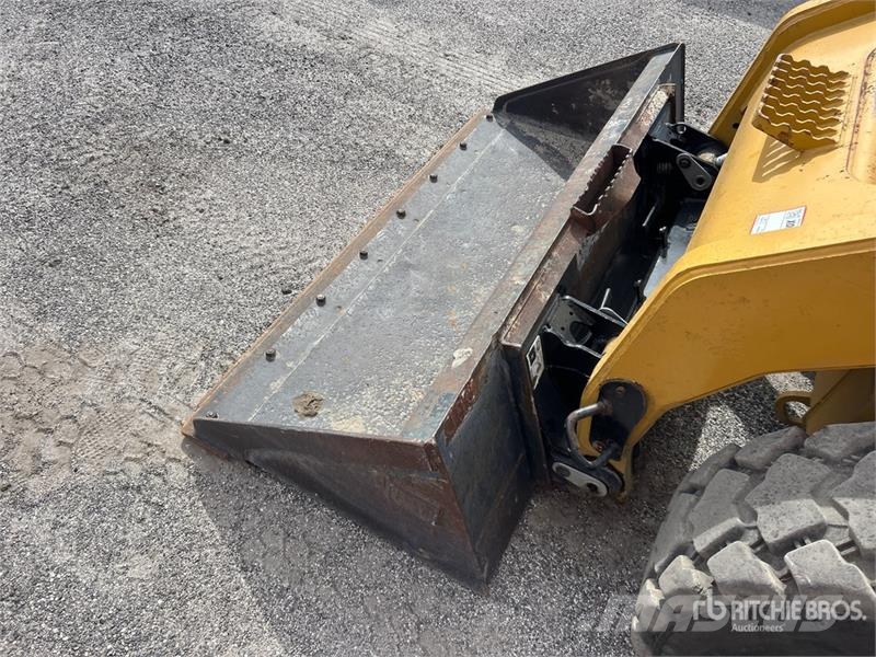 CAT 272D Kompaktlader