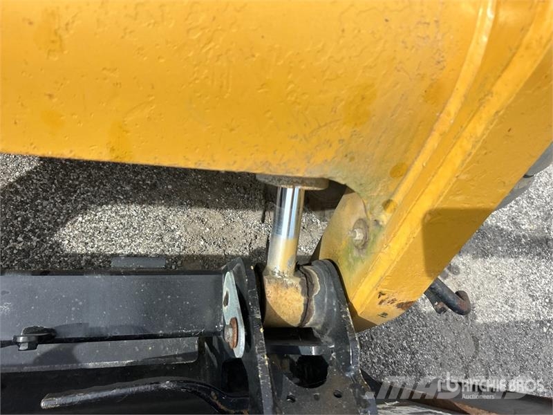 CAT 272D Kompaktlader