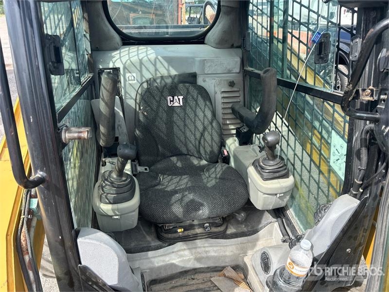 CAT 272D Kompaktlader