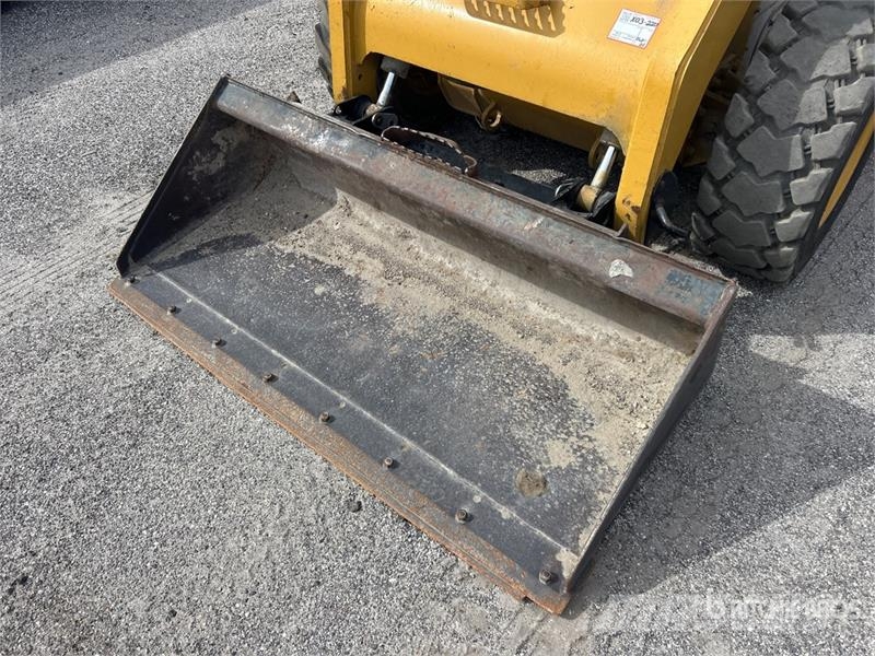 CAT 272D Kompaktlader