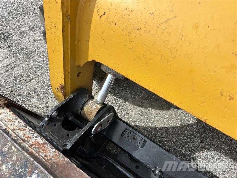 CAT 272D Kompaktlader