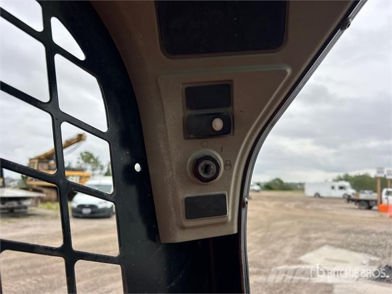 CAT 287D لوادر انزلاقية التوجيه