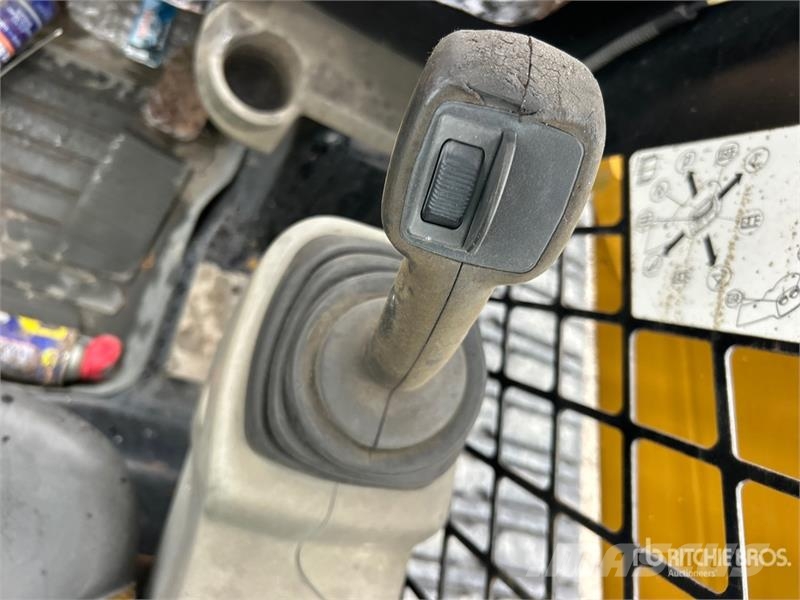 CAT 287D لوادر انزلاقية التوجيه