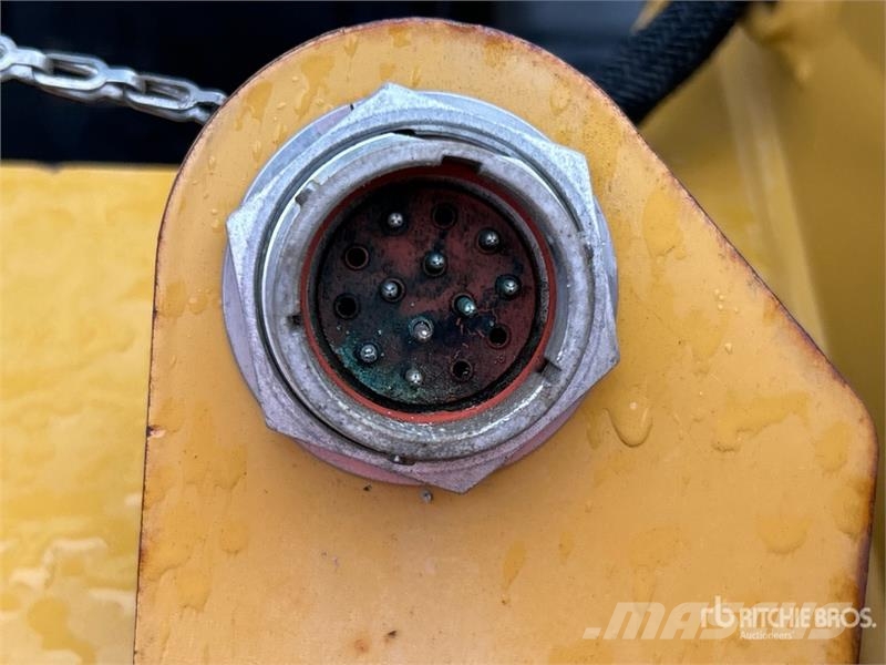 CAT 287D لوادر انزلاقية التوجيه