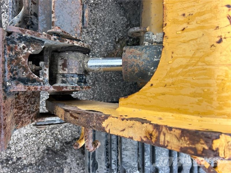 CAT 287D لوادر انزلاقية التوجيه